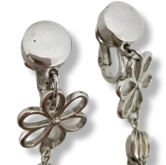 CROWN TRIFARI RARE 1950S SILVERTONE FLOWER & TASSEL DROP CLIP ON EARRINGS - Picture 6 of 8